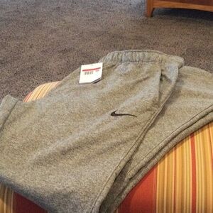 Nwt, Nike Therma fit training pant